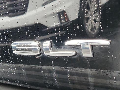 Used 2023 GMC Yukon XL SLT w/ SLT Premium Package image 34