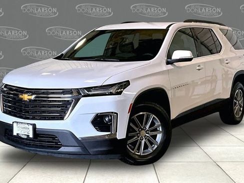 Used 2023 Chevrolet Traverse LT image 3
