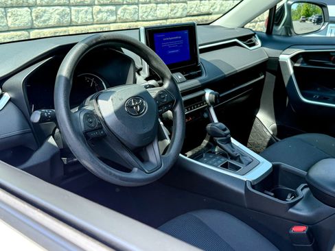 Used 2023 Toyota RAV4 LE AWD/4WD image 15