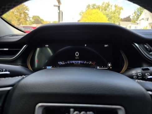 Used 2022 Jeep Grand Cherokee L Limited image 40