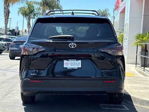 Certified 2026 Toyota Sienna LE FWD image 5