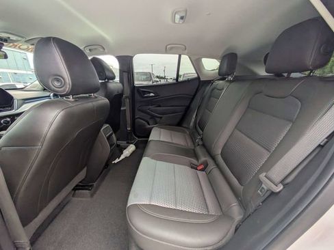 Used 2025 Chevrolet Trax LT FWD image 12