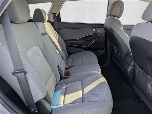 Used 2017 Hyundai Santa Fe SE w/ Cargo Package FWD image 18