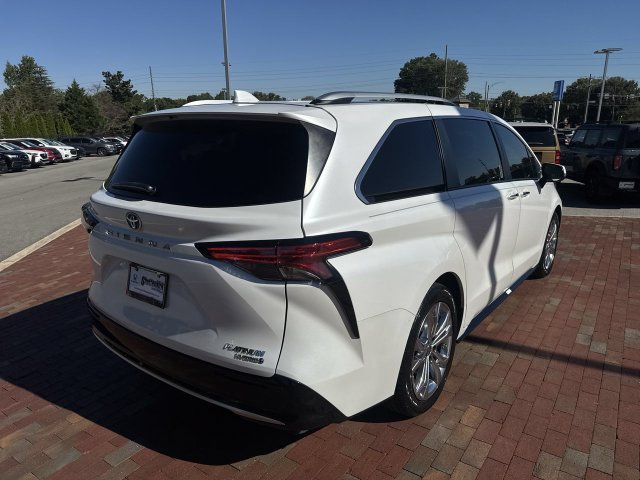 Used 2023 Toyota Sienna Platinum FWD image 36