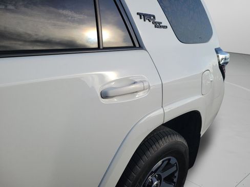 Used 2017 Toyota 4Runner TRD Off-Road Premium AWD/4WD image 28