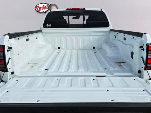 Used 2025 Nissan Frontier PRO-4X AWD/4WD image 17