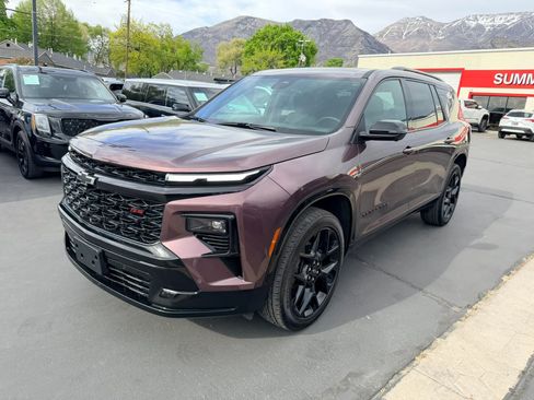 Used 2024 Chevrolet Traverse RS image 8