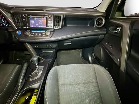 Used 2018 Toyota RAV4 XLE AWD/4WD image 30