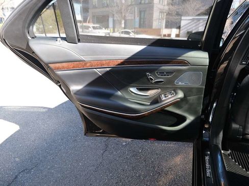 Used 2018 Mercedes-Benz S 560 4MATIC Sedan w/ Premium Package image 25