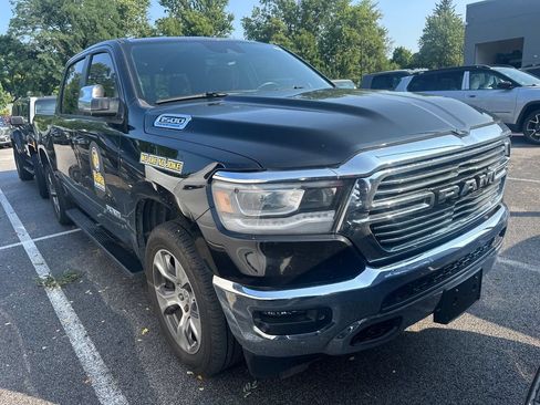 Used 2024 RAM 1500 Laramie AWD/4WD image 4