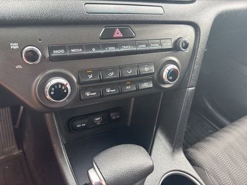 Used 2022 Kia Sportage LX FWD image 23