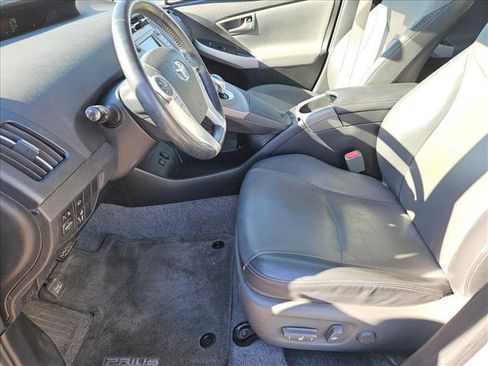 Used 2014 Toyota Prius Five image 10