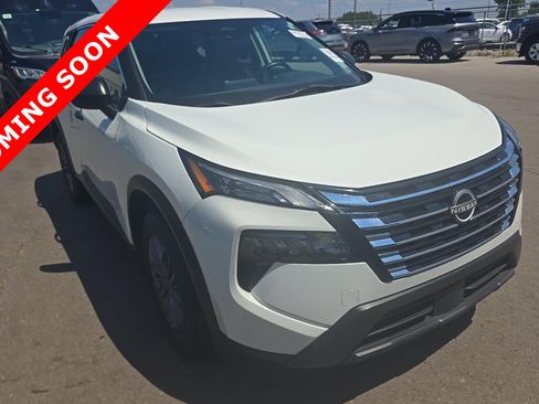 Used 2024 Nissan Rogue S AWD/4WD image 3