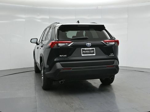 Used 2022 Toyota RAV4 LE AWD/4WD image 27