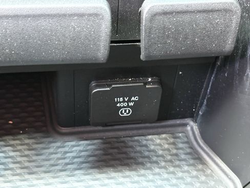 Used 2025 RAM 2500 Laramie AWD/4WD image 28