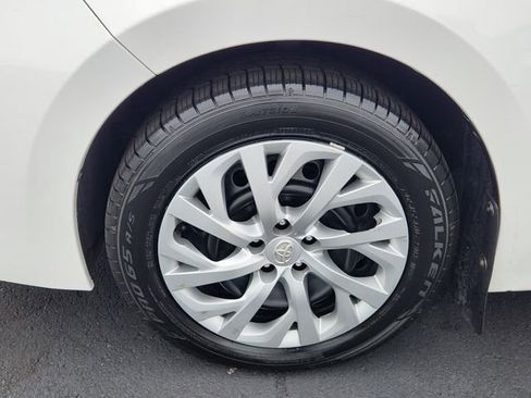 Used 2018 Toyota Corolla LE image 8