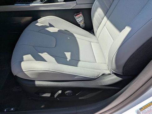 New 2025 Hyundai Elantra Limited image 4