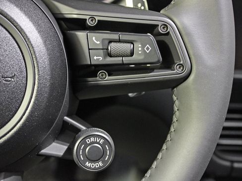 Used 2025 Porsche Macan Turbo image 23