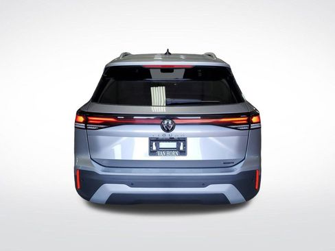 New 2025 Volkswagen Tiguan SE image 14