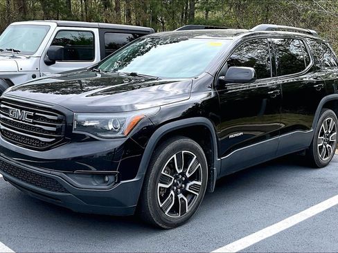 Used 2019 GMC Acadia SLT w/ Black Edition image 2