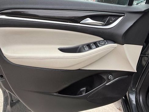 Used 2019 Buick Enclave Essence FWD image 38
