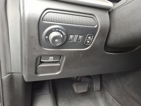 Used 2024 Jeep Wagoneer Series III w/ Premium Group I AWD/4WD image 8