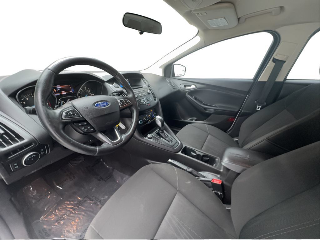 Used 2016 Ford Focus SE w/ SE Sport Package FWD image 18