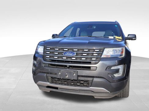 Used 2017 Ford Explorer Limited w/ Equipment Group 301A AWD/4WD image 4