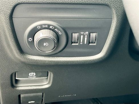 New 2025 Jeep Grand Cherokee Limited w/ Black Appearance Package image 15