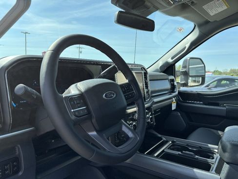 New 2026 Ford F250 Lariat w/ Black Appearance Package image 9