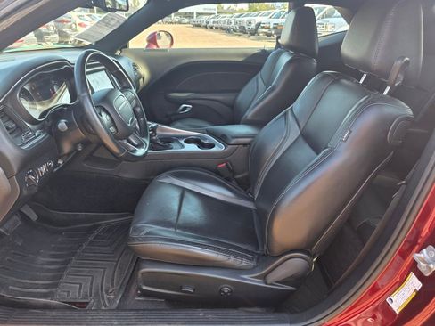 Used 2019 Dodge Challenger SXT w/ Plus Package image 7