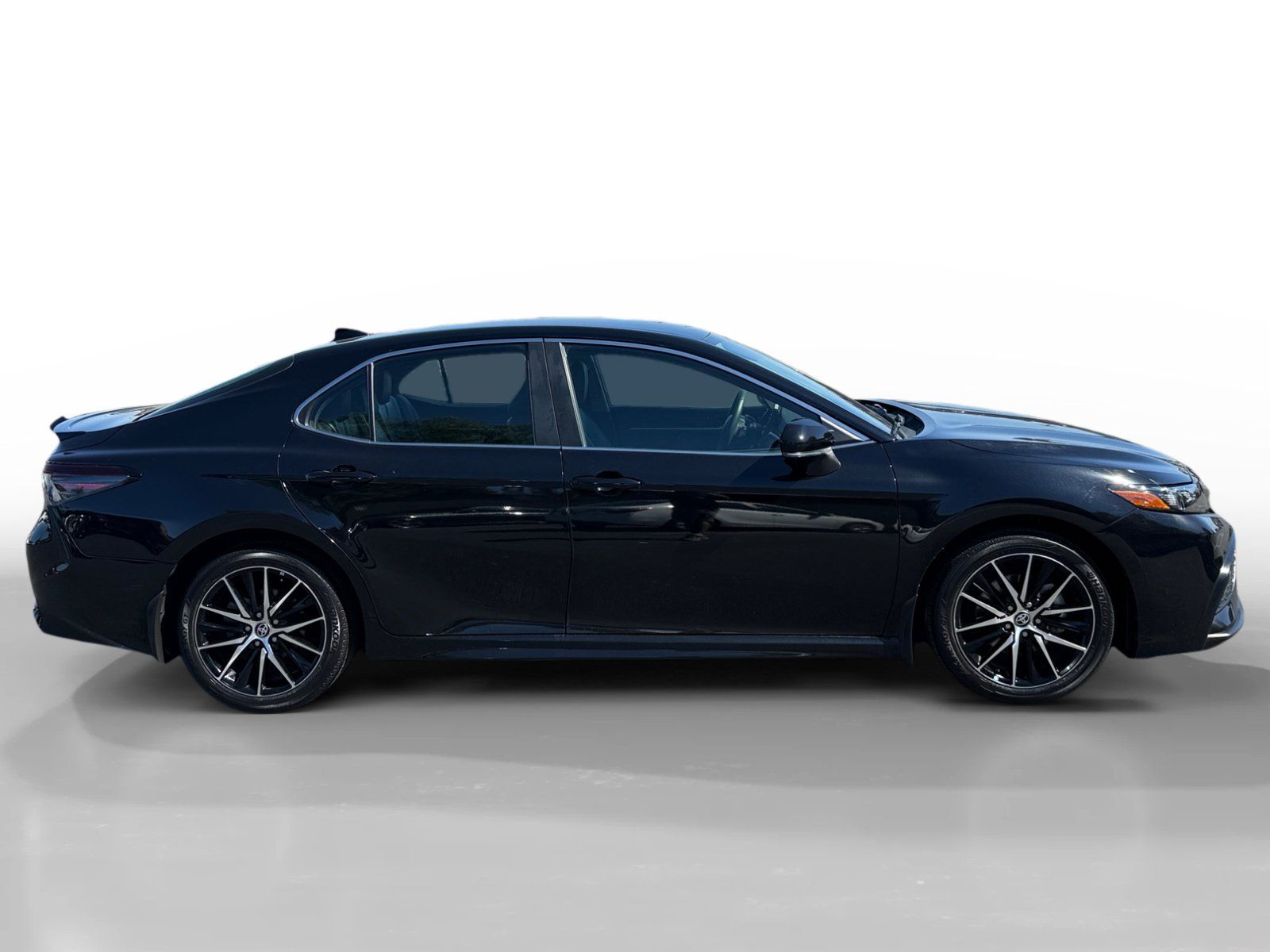 Used 2022 Toyota Camry SE FWD image 6