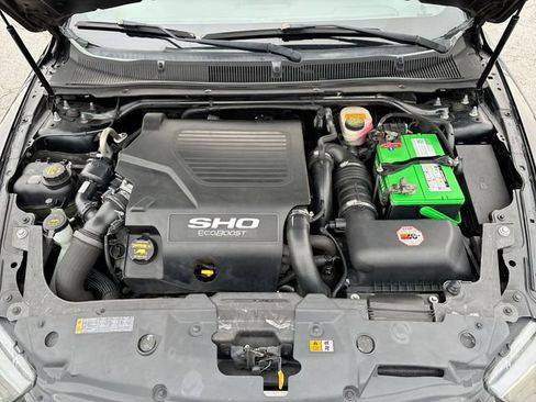 Used 2013 Ford Taurus SHO image 10