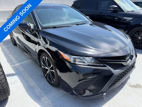 Used 2019 Toyota Camry SE FWD image 1