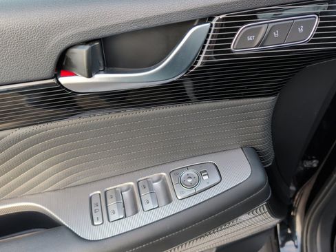 Used 2023 Hyundai Palisade Calligraphy image 32