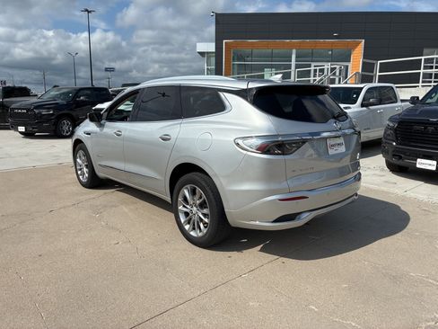 Used 2022 Buick Enclave Avenir image 3