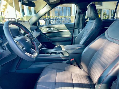 Used 2025 Ford Explorer ST-Line w/ ST-Line Street Pack image 11