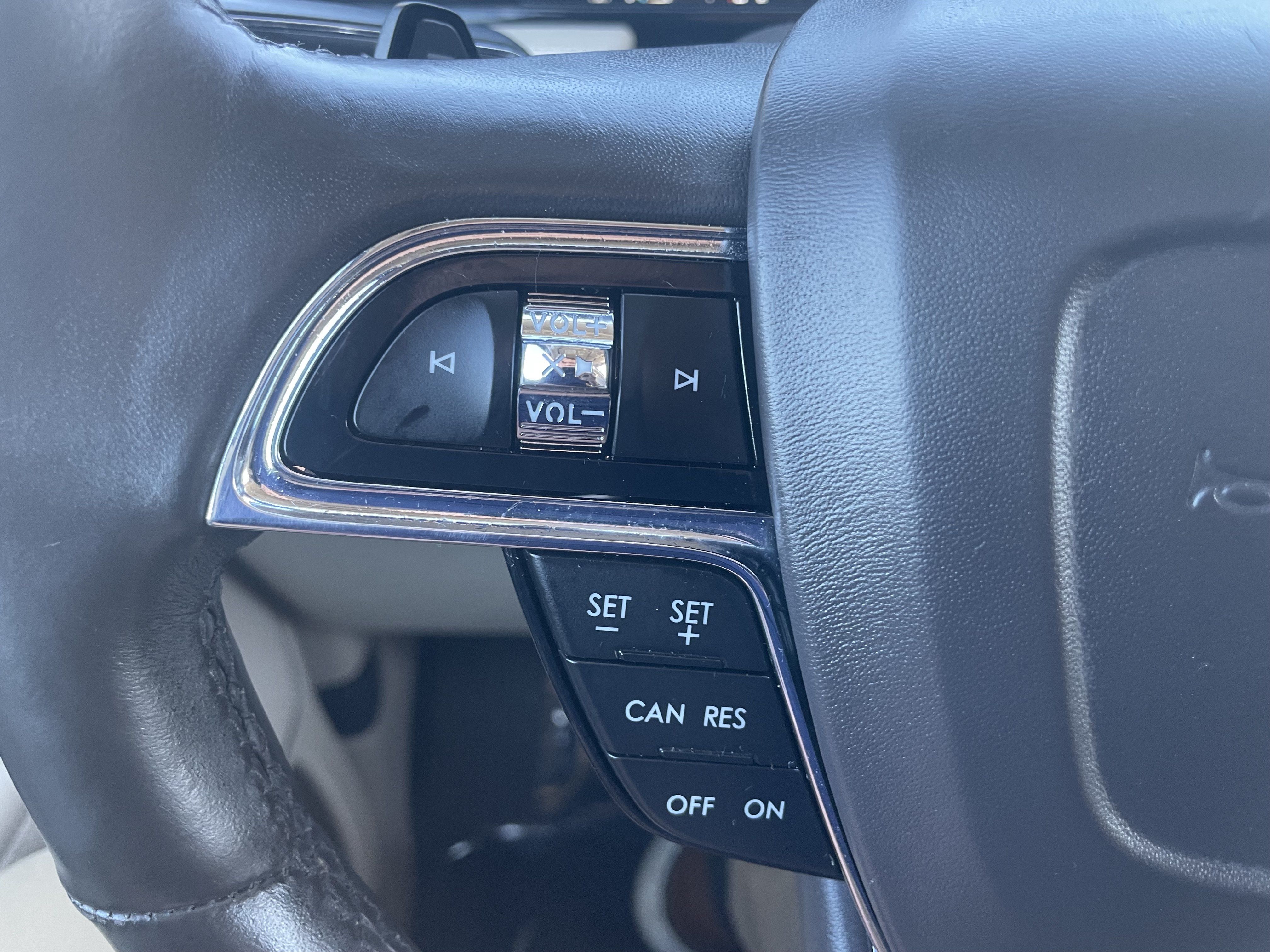 Used 2019 Lincoln Navigator Select AWD/4WD image 15