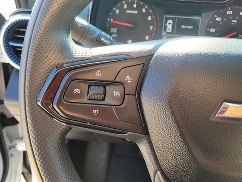 Certified 2025 Chevrolet Trax LS image 26