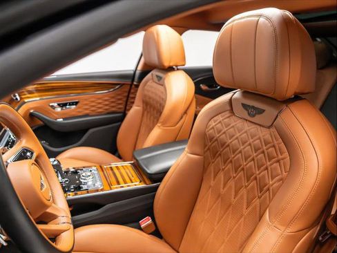 Used 2021 Bentley Flying Spur V8 image 13