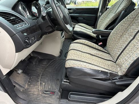 Used 2015 Dodge Grand Caravan American Value Package w/ UConnect Hands-Free Group FWD image 16