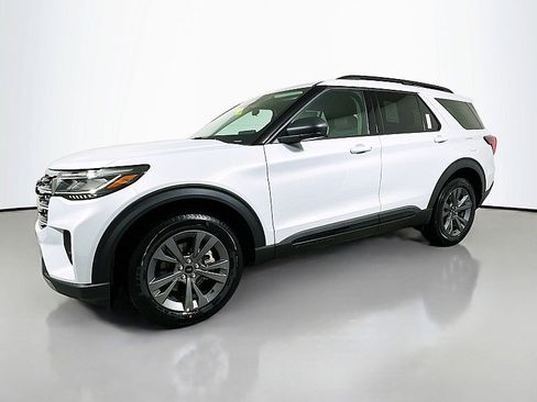 New 2026 Ford Explorer Active w/ Active Comfort Package image 3