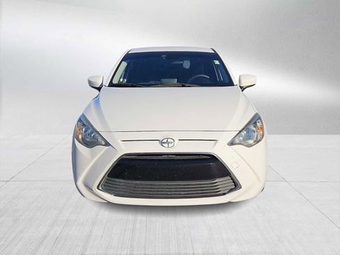 Used 2016 Scion iA image 3