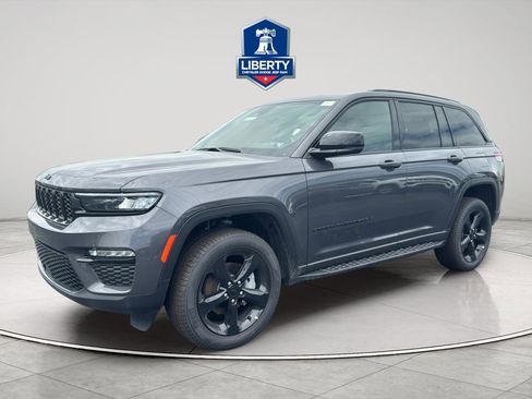 New 2025 Jeep Grand Cherokee Limited w/ Black Appearance Package AWD/4WD image 3