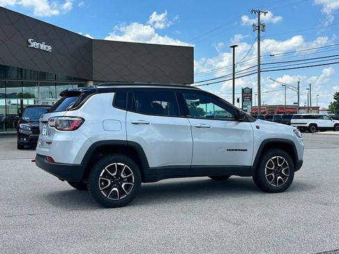 Used 2025 Jeep Compass Trailhawk AWD/4WD image 8