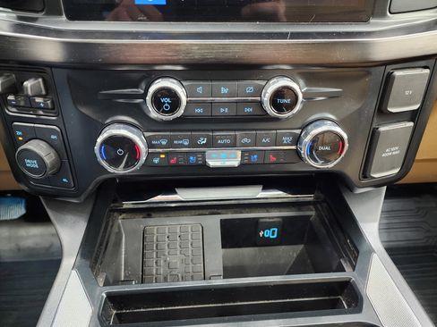 Used 2023 Ford F450 Lariat w/ Lariat Ultimate Package AWD/4WD image 18