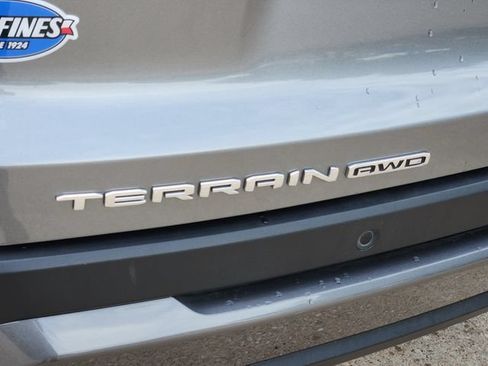 Used 2025 GMC Terrain Elevation w/ Technology Package II AWD/4WD image 13