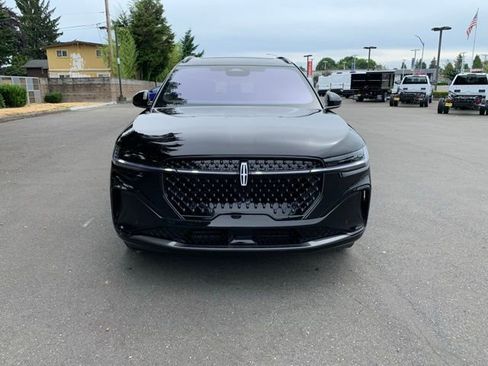 New 2025 Lincoln Nautilus Reserve image 11