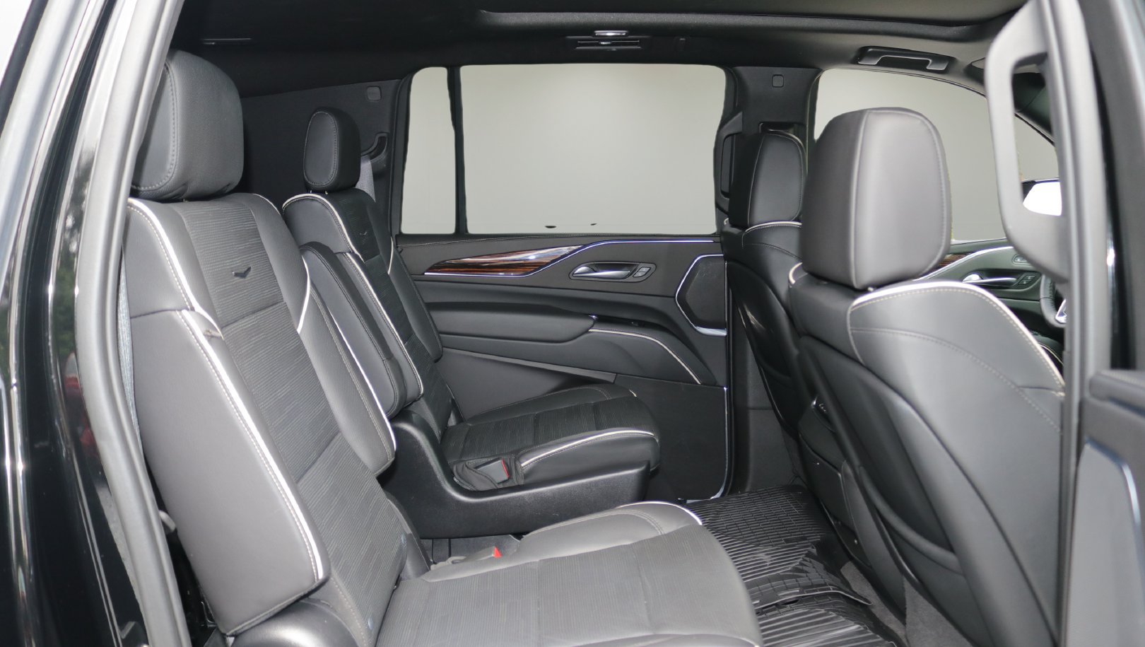 Used 2023 Cadillac Escalade ESV Premium Luxury AWD/4WD image 17