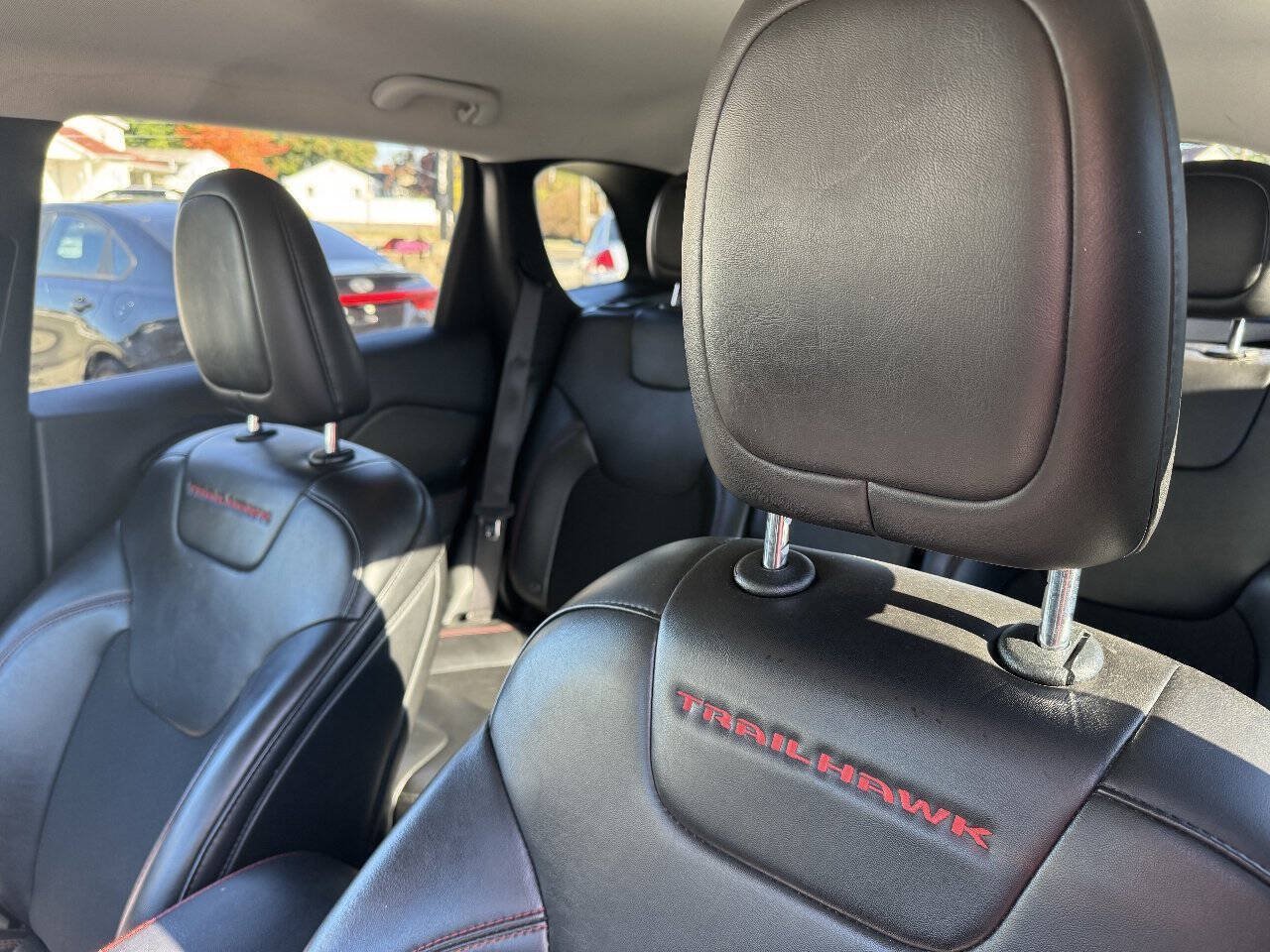 Used 2019 Jeep Cherokee Trailhawk w/ Comfort/Convenience Group AWD/4WD image 21